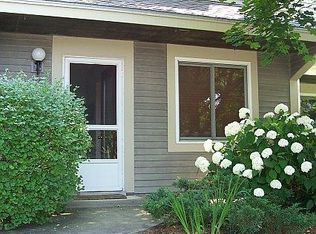 29 Overlook Dr, South Burlington, VT 05403