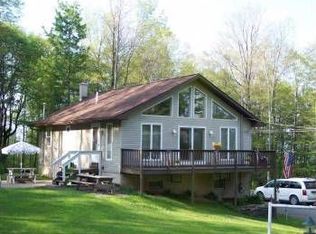 27 Daley Ln, Waymart, PA 18472