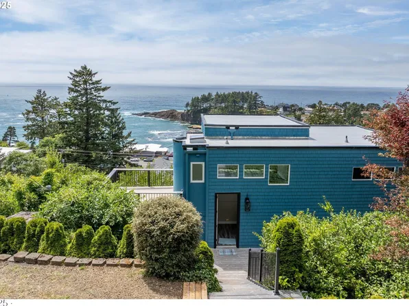 315 NE Vista Terrace Ave, Depoe Bay, OR 97341