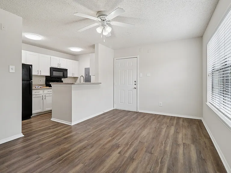A1 Livingroom look to kitchen