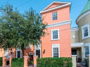 2420 Victoria Gardens Ln, Tampa, FL 33609