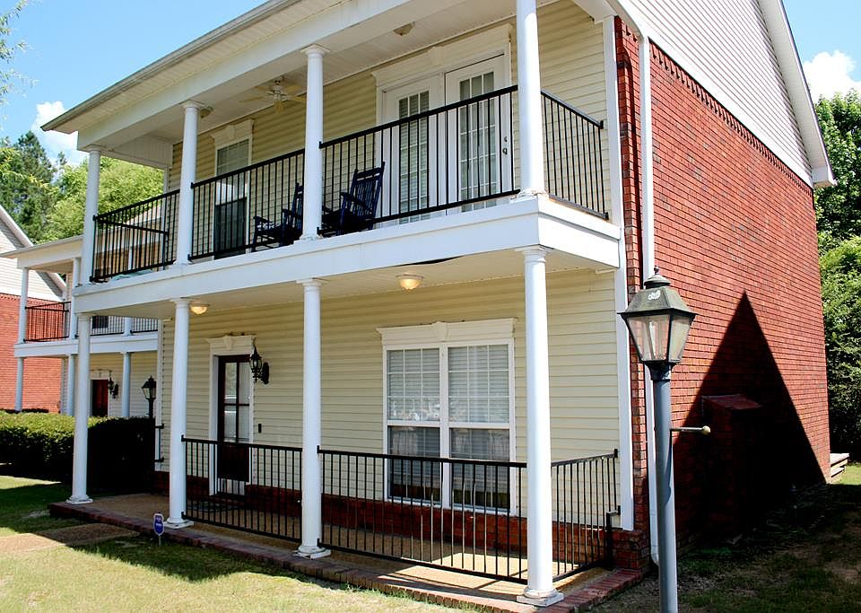 1st image of 135 Twin Gates Dr