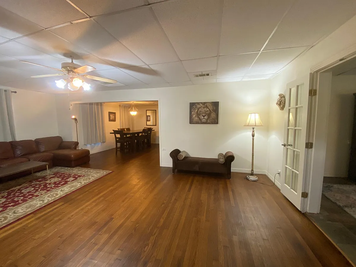 Shared living space - 1910 Monroe St