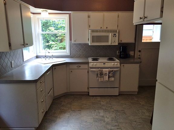 4th image of 203 W 32nd St