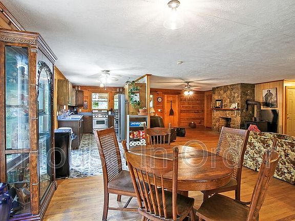 5th image of 561 Bee Tree Rd