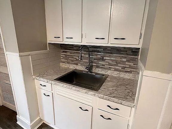 4th image of 18 Maple Ave Unit 2