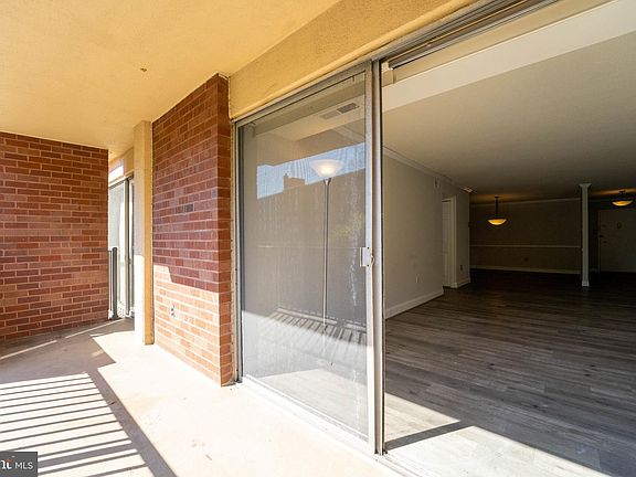 3rd image of 1300 Army Navy Dr APT 315