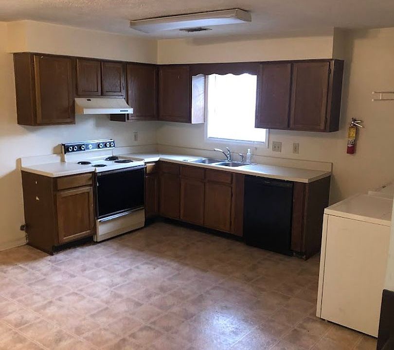 2nd image of 526-528 E University Dr