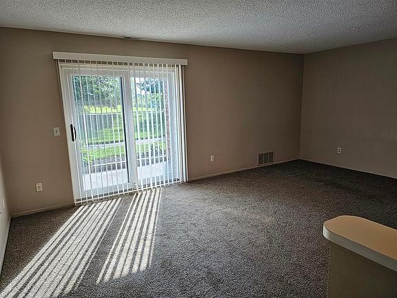 3rd image of 43448 Fountain Dr #90