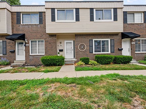 5th image of 704 Estrada Dr