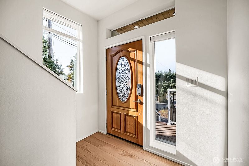 4th image of 1016 E 40th Street