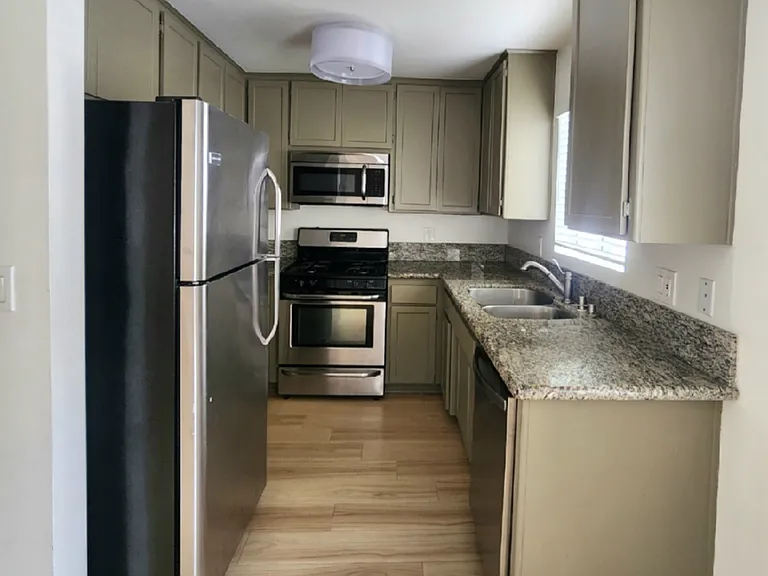 1810 Malcolm Ave #206 — Photo 8