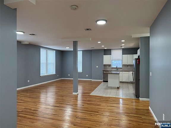 4th image of 610 Devon St