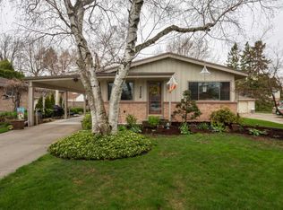 7329 N Mohawk Rd, Fox Pt, WI 53217