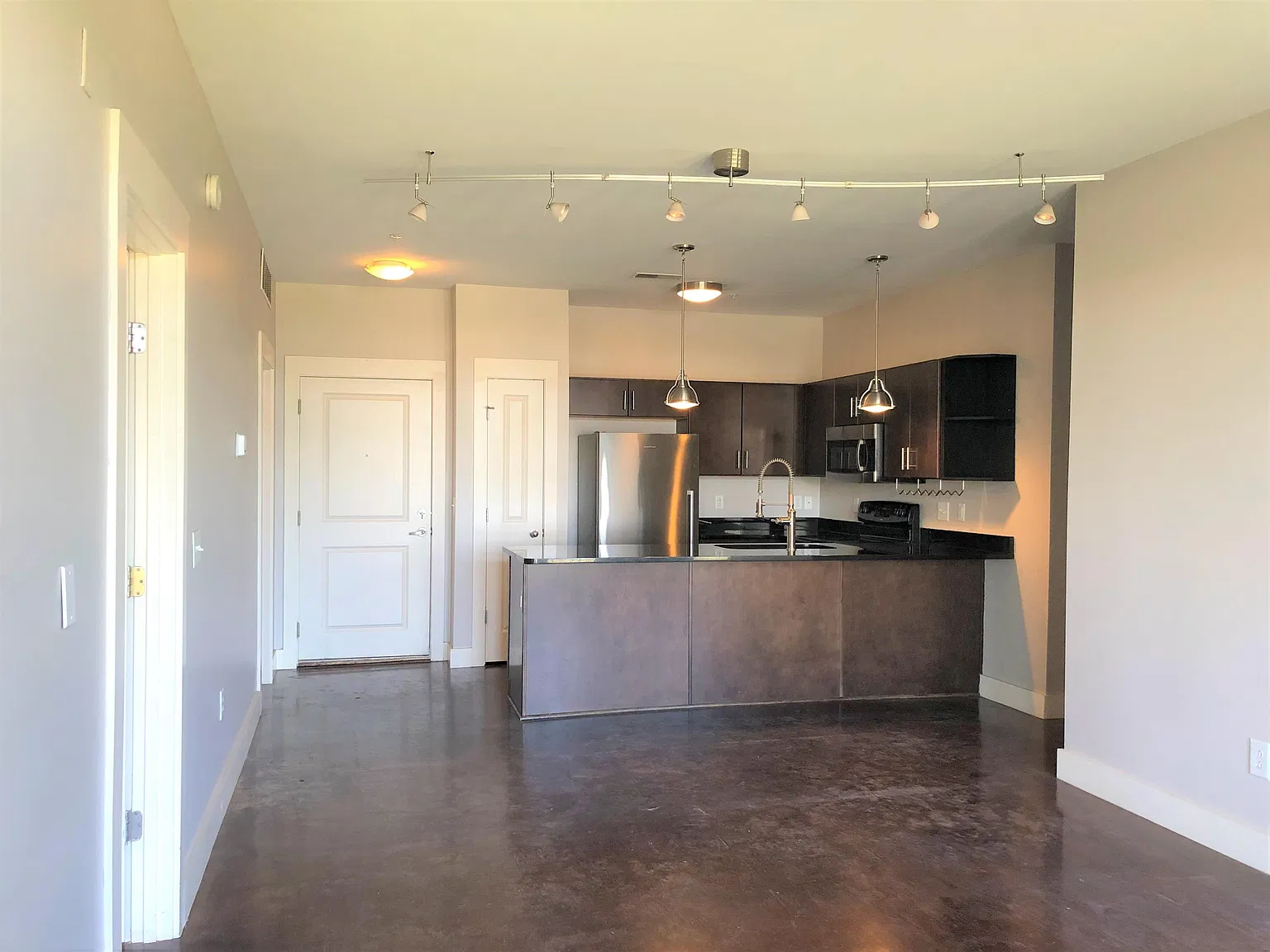 817 District Lofts - 211 — Photo 3
