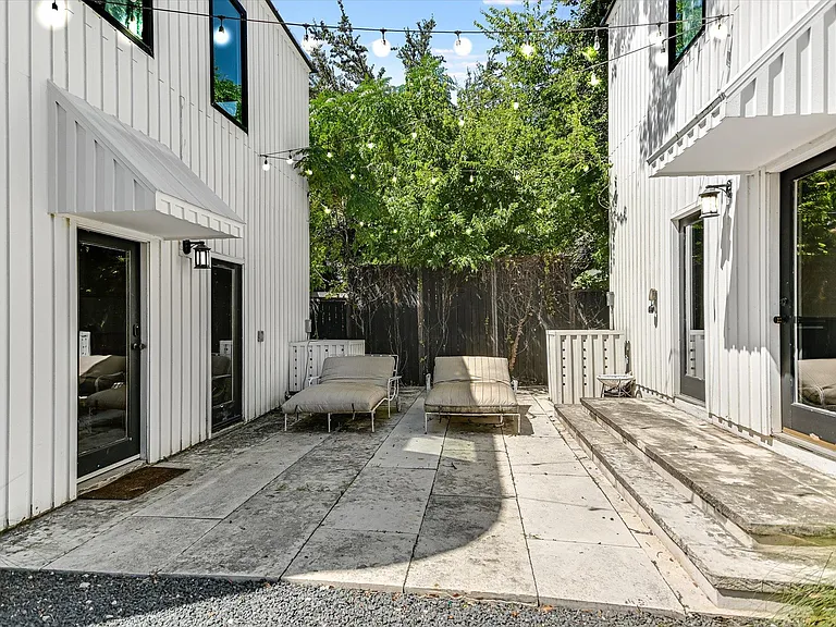 1300 Navasota St — Photo 23