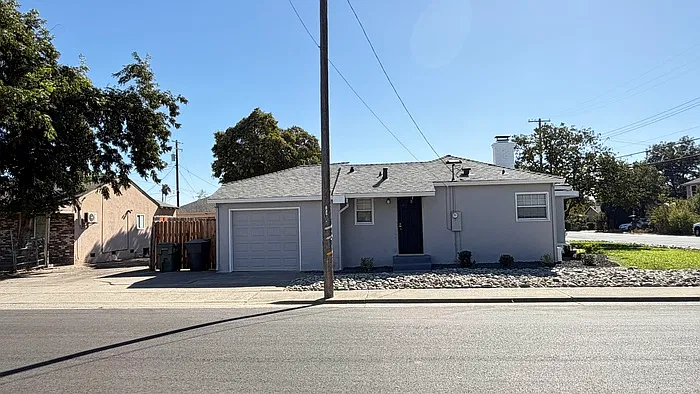2 bed, 1.5 bath, 1487 sqft, $2,300 — Photo 2