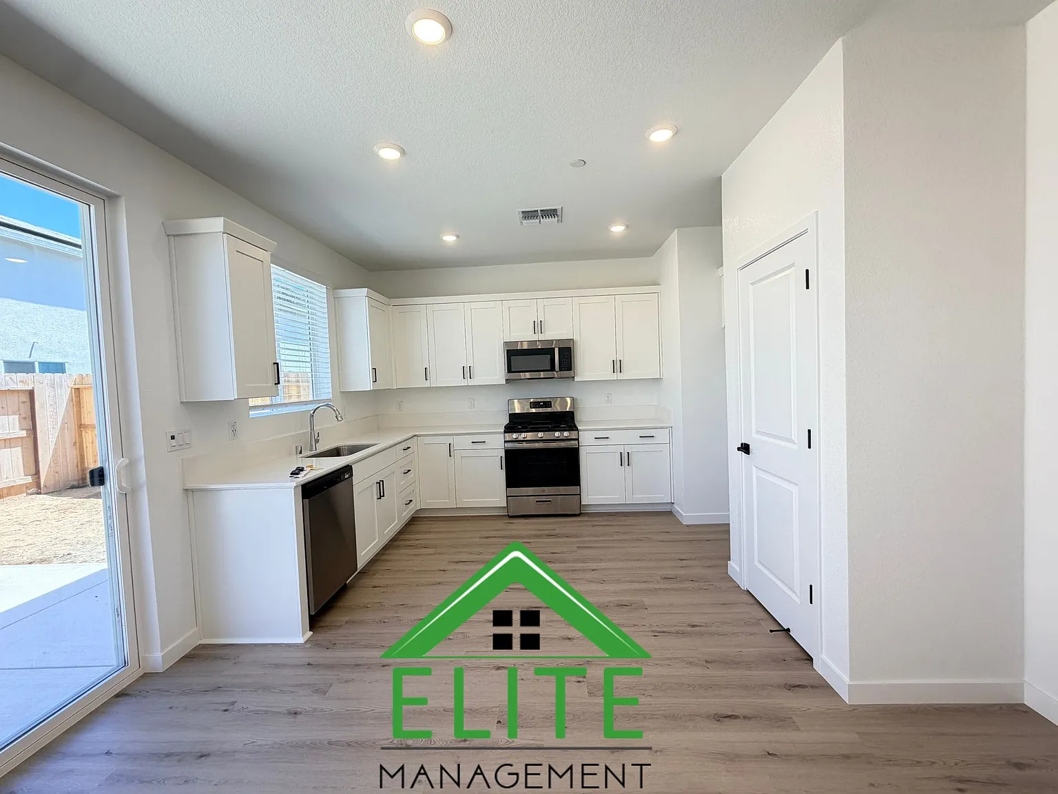 3 bed, 1434 sqft, $2,795 — Photo 4