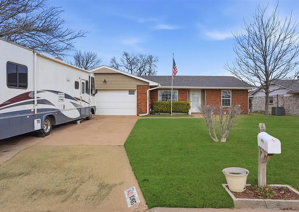 1st image of 1905 Taft St