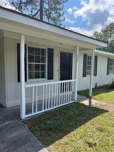 3 bed, 1.0 bath, 936 sqft, $1,400 — Photo 3