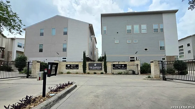 3 bed, 3.5 bath, 2237 sqft, $2,350 — Photo 4