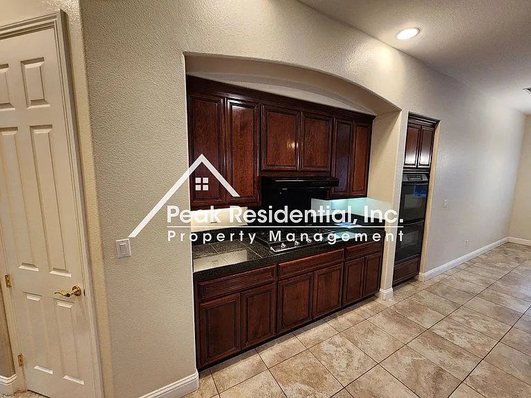 1044 Sandwick Way — Photo 13