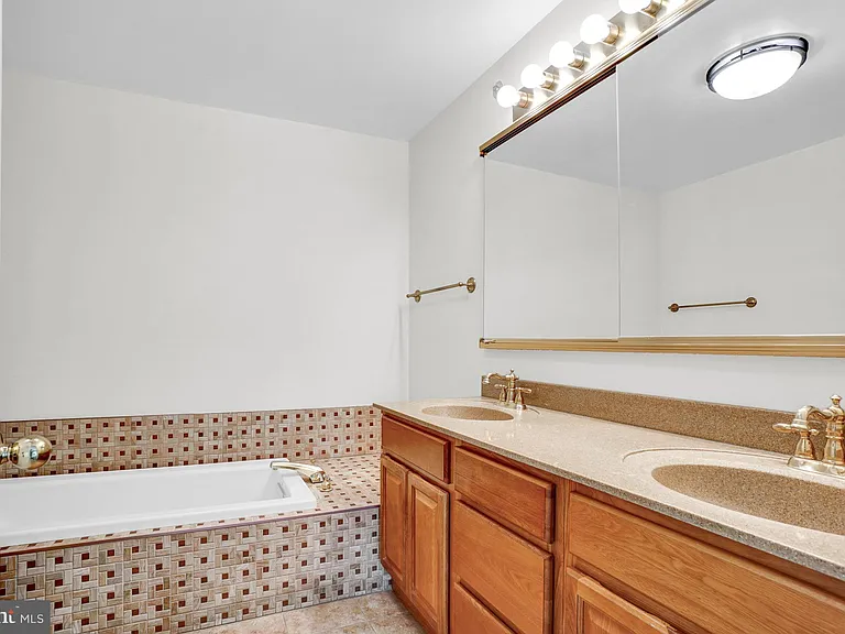 9700 Whitley Park Pl #Townhouse 19 — Photo 22