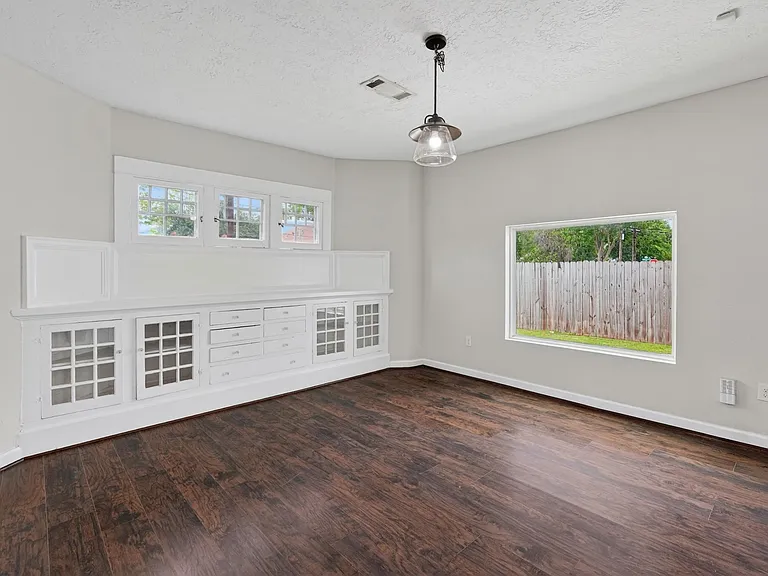 5401 N Capitol St — Photo 19