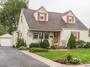 79 Virginia Ave, Plainview, NY 11803