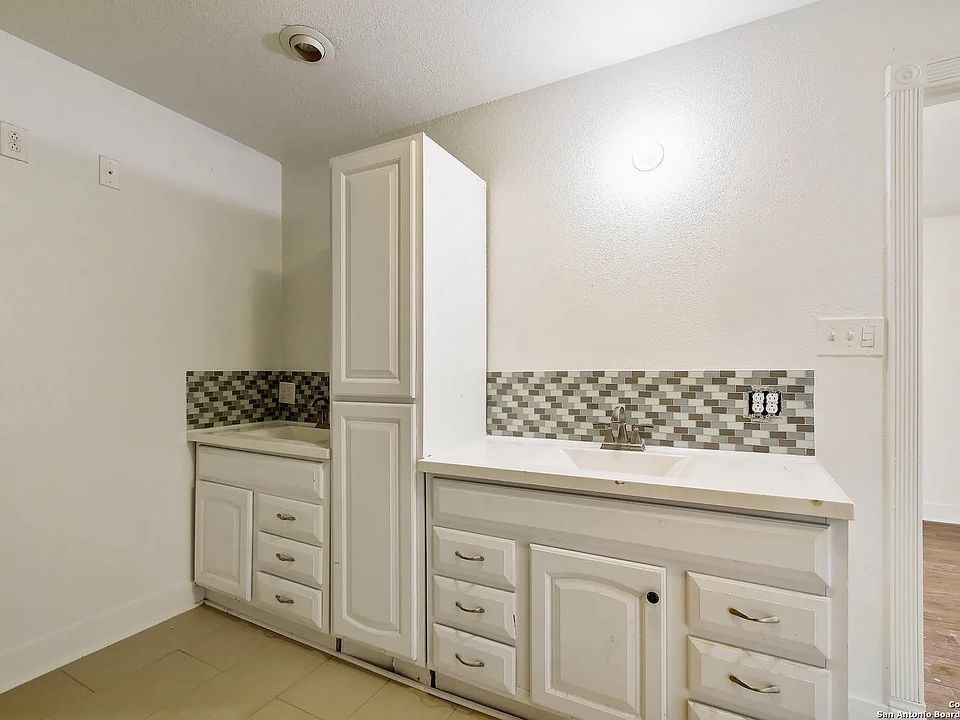 1st image of 1102 W Vestal Pl #2