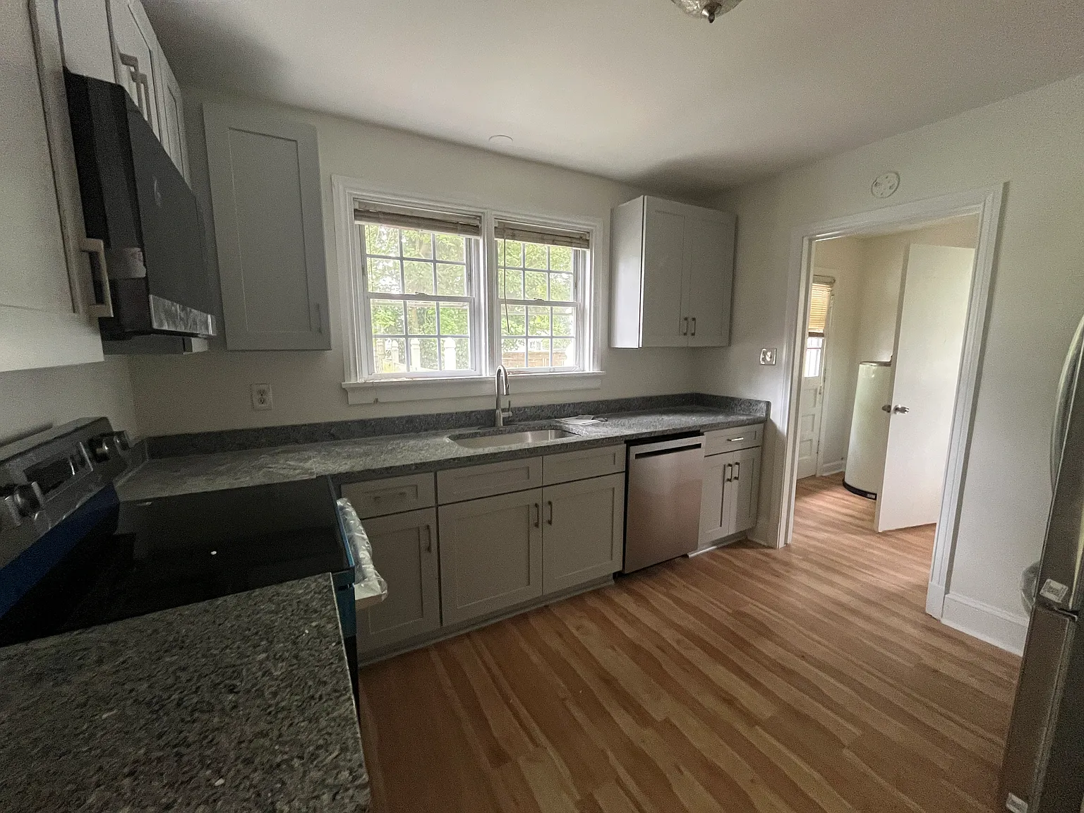 3 bed, 1119 sqft, $2,400 — Photo 3