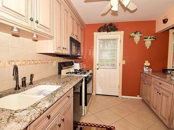 4th image of 67 Townhouse Dr