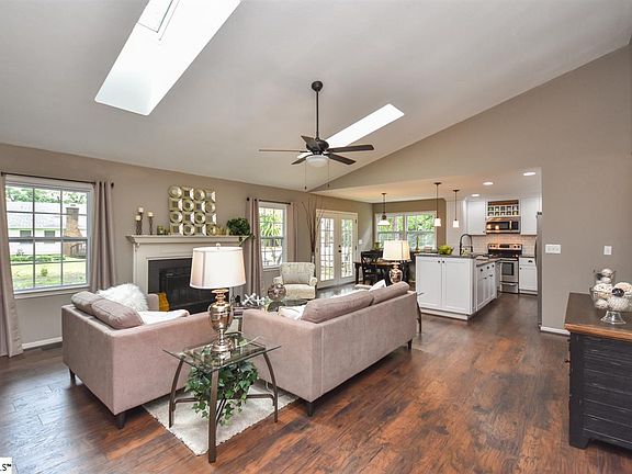 5th image of 205 Burwood Dr