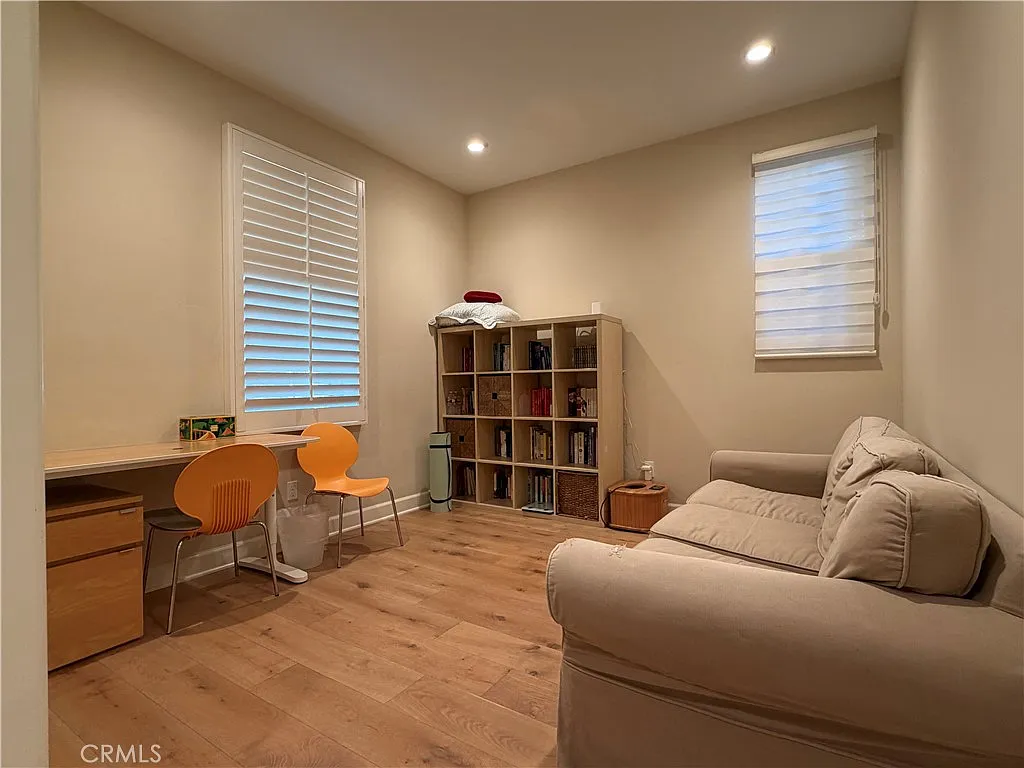 3 bed, 2.5 bath, 2011 sqft, $6,000 — Photo 3