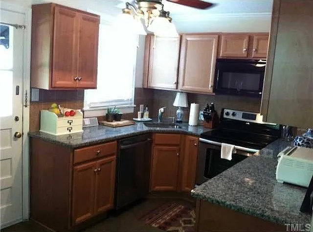 1711 Patton Rd — Photo 10
