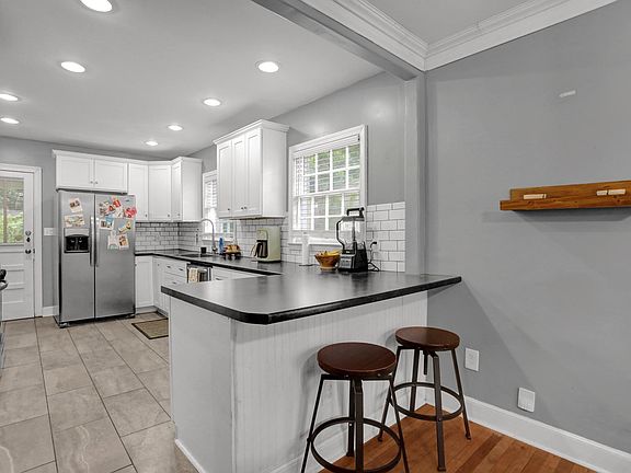 4th image of 3199 Highland Park Pl