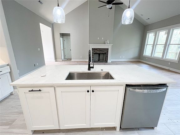 4th image of 18 Branston Cir