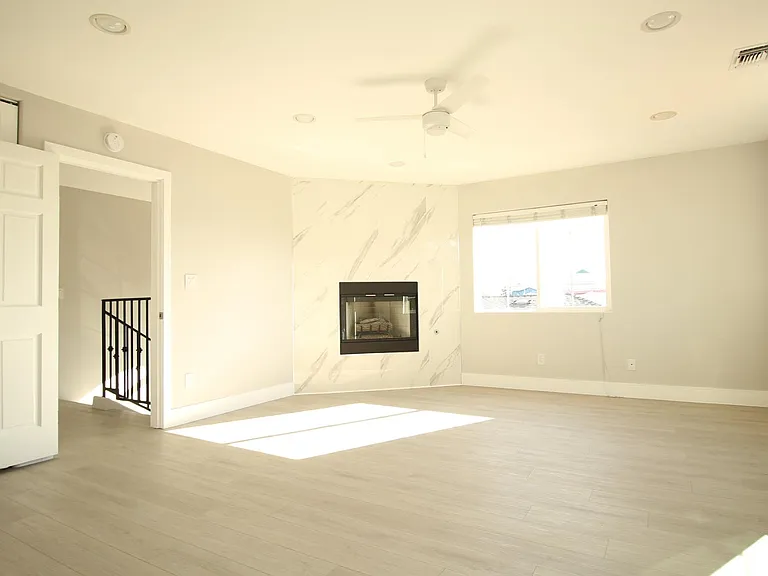 832 Rose Ave — Photo 6