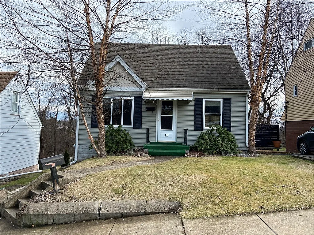 211 James Ave photo 1