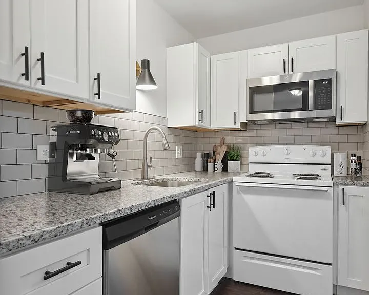 Wellington Creek Apartments — Photo 7