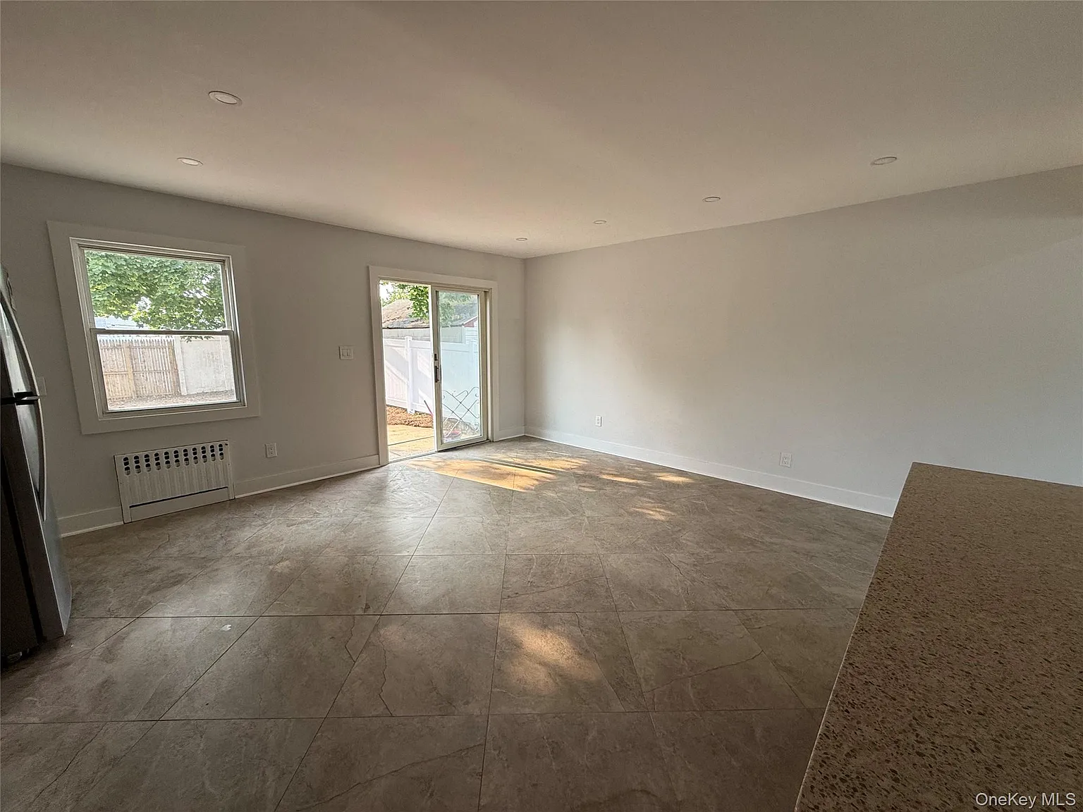 4 bed, 2.0 bath, 1400 sqft, $4,500 — Photo 4
