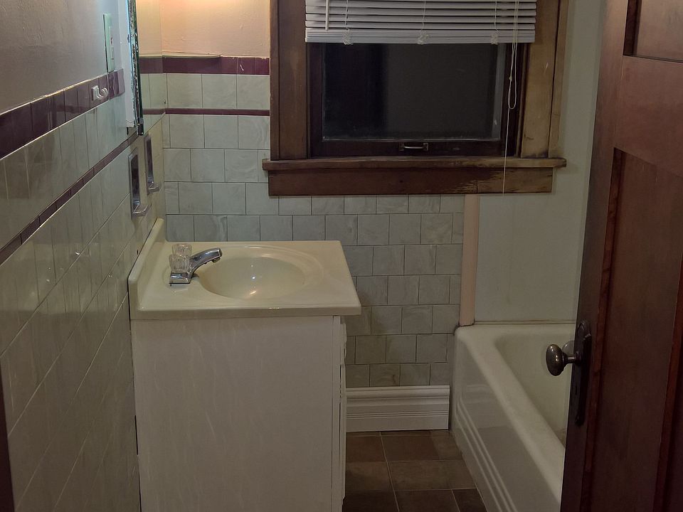 2nd image of 2416-18 Pierce St
