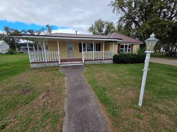 119 1st St, Atalissa, IA 52720