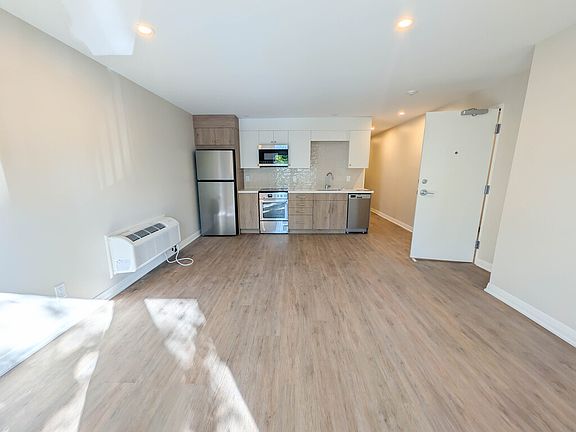 4th image of 3865 Front St #203