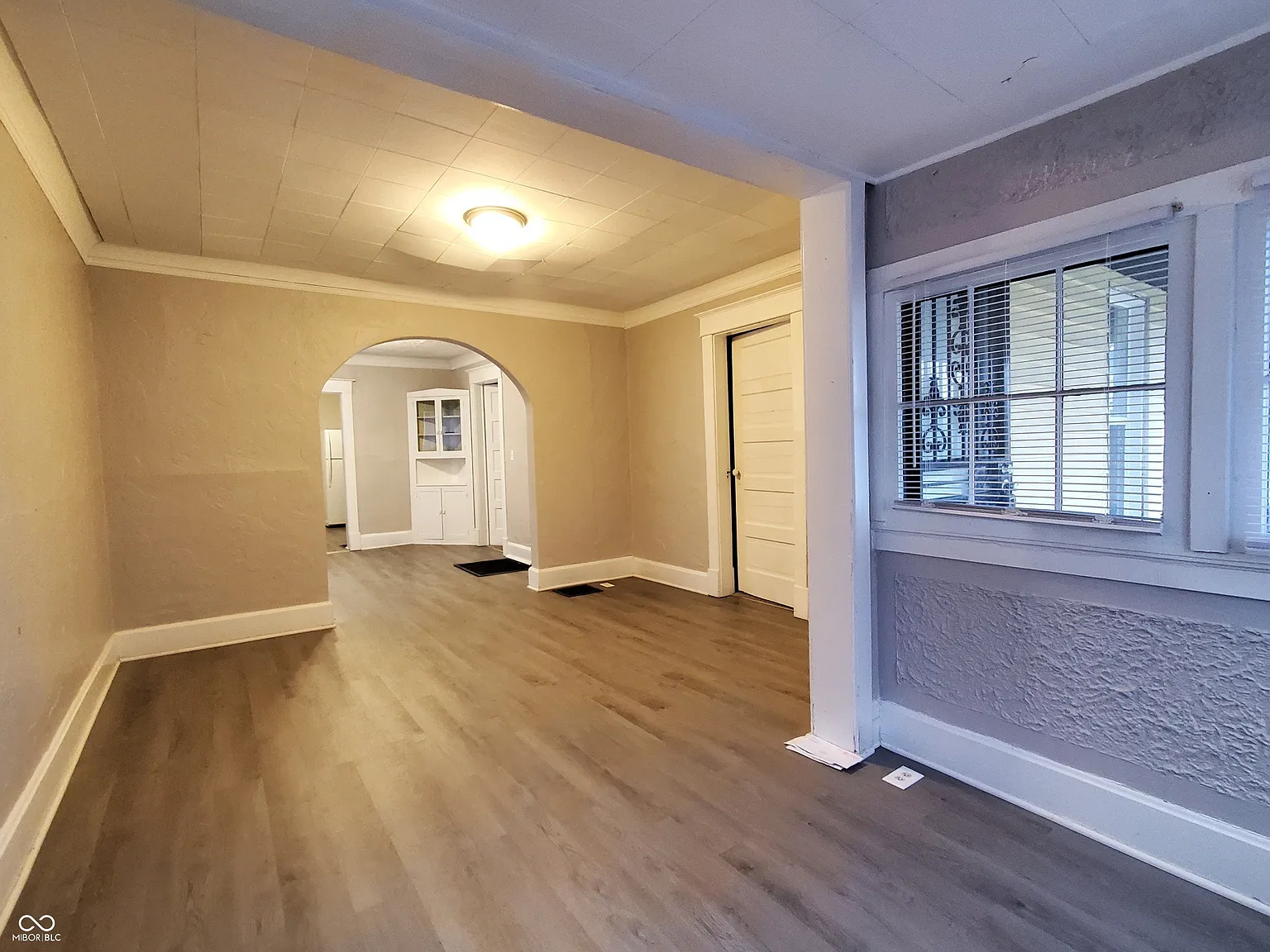 3 bed, 1.0 bath, 826 sqft, $1,300 — Photo 2