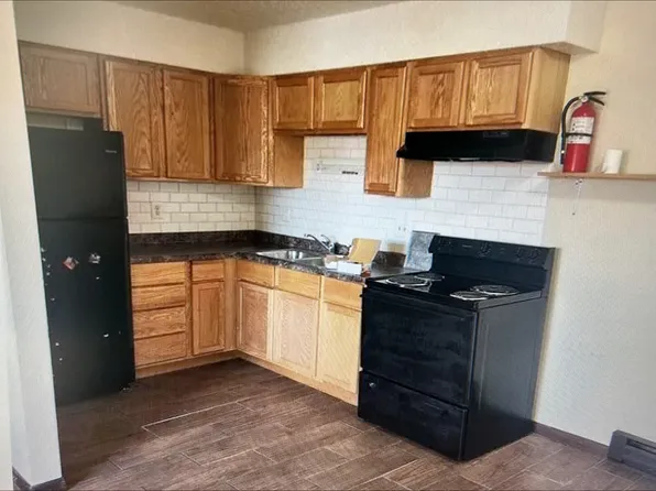 230 N High St #4, Oxford, IA 52322