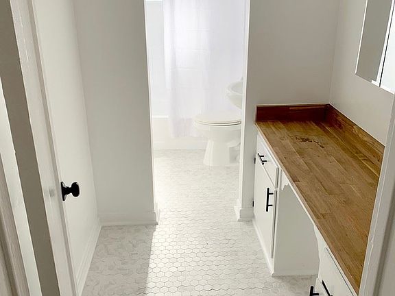 5th image of 5137 W 21st St APT 1