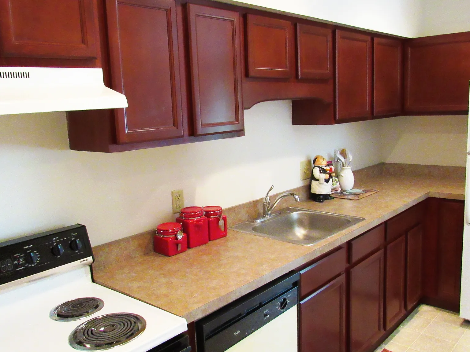 Chateau Terrace Apartments — Photo 3