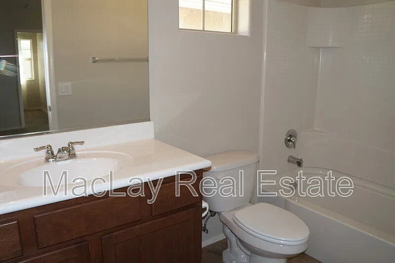 3 bed, 3.0 bath, 1720 sqft, $2,300 — Photo 4