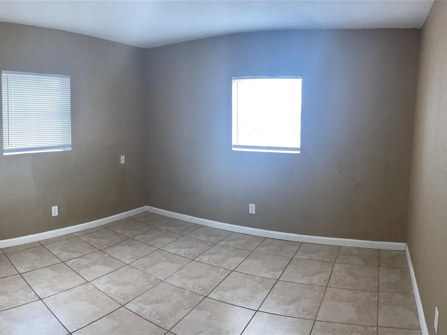 1502 Oleander Dr — Photo 3